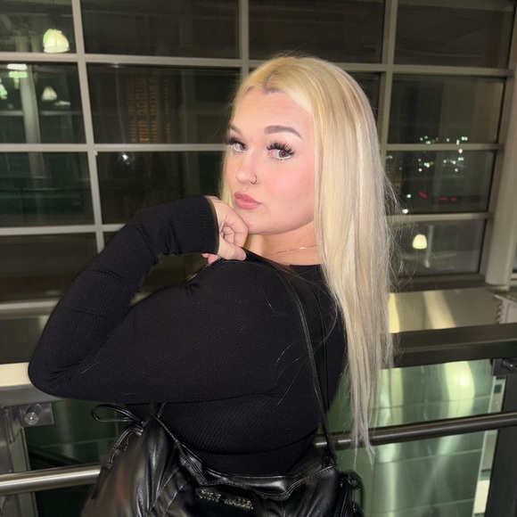 Meet your Posher, Haley - Picture 1 of 3